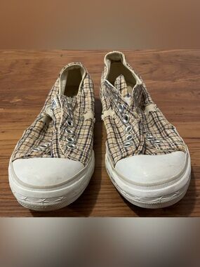 Converse Plaid Low Profile Slip-On Canvas Sneakers in Beige & Navy size 7